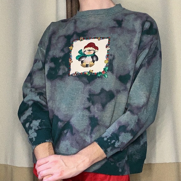 Retro Disney Glitter Penguin Crewneck - Picture 1 of 3